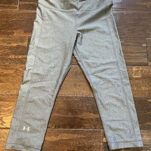 Under Armour gray capri tights